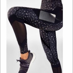 Fabletics High-Waisted Ultracool Shine Leggings